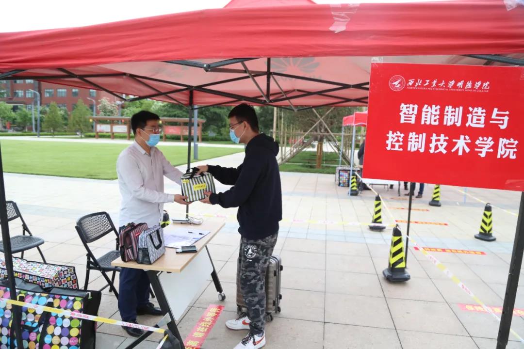 返校第一天 | 初夏的校園 終于等到你！