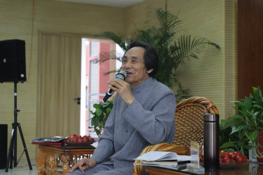 “西部歌王”王向榮老師走進西安明德理工學院