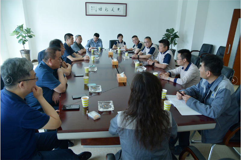 集團(tuán)總裁袁漢輝帶隊(duì)赴新疆卷煙廠調(diào)研 集團(tuán)總裁袁漢輝帶隊(duì)赴新疆卷煙廠調(diào)研