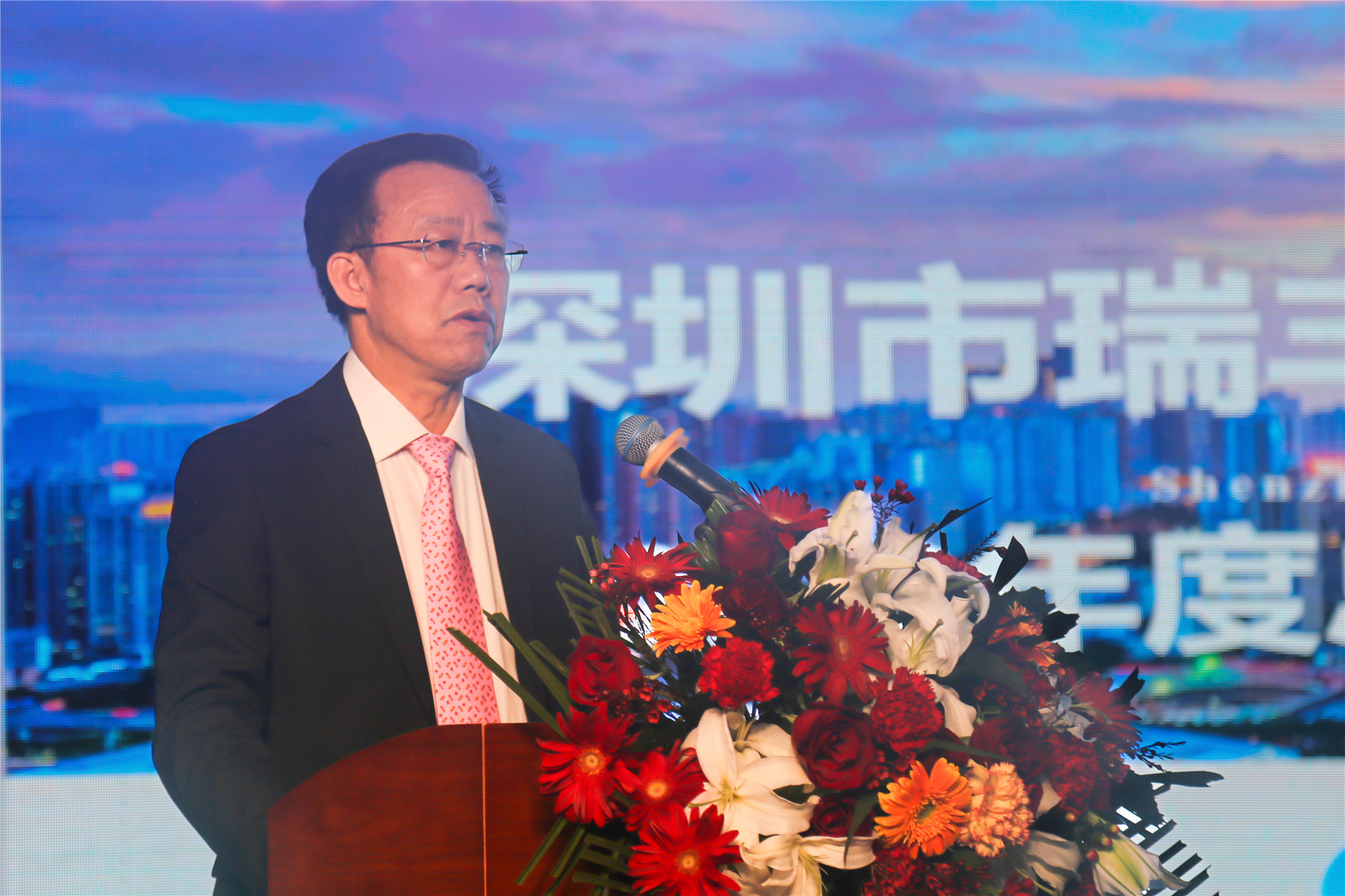 擊鼓催征啟新程，接續(xù)奮斗謀發(fā)展！深圳瑞豐科技集團(tuán)年度工作會(huì)議暨新春團(tuán)拜會(huì)圓滿召開(kāi)