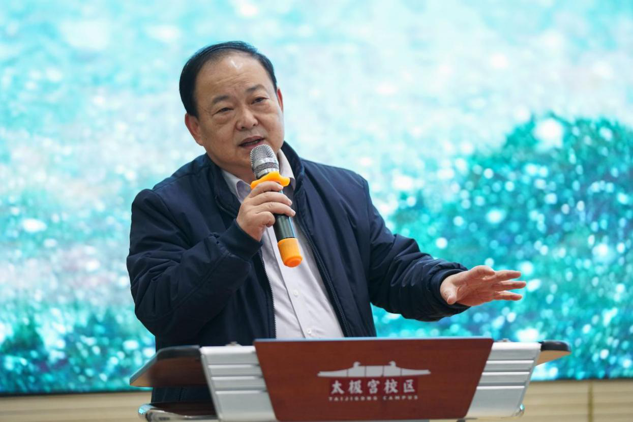 陜文投原董事長王勇等領導嘉賓一行考察西安明德理工學院，并出席瀛湖采風總結會