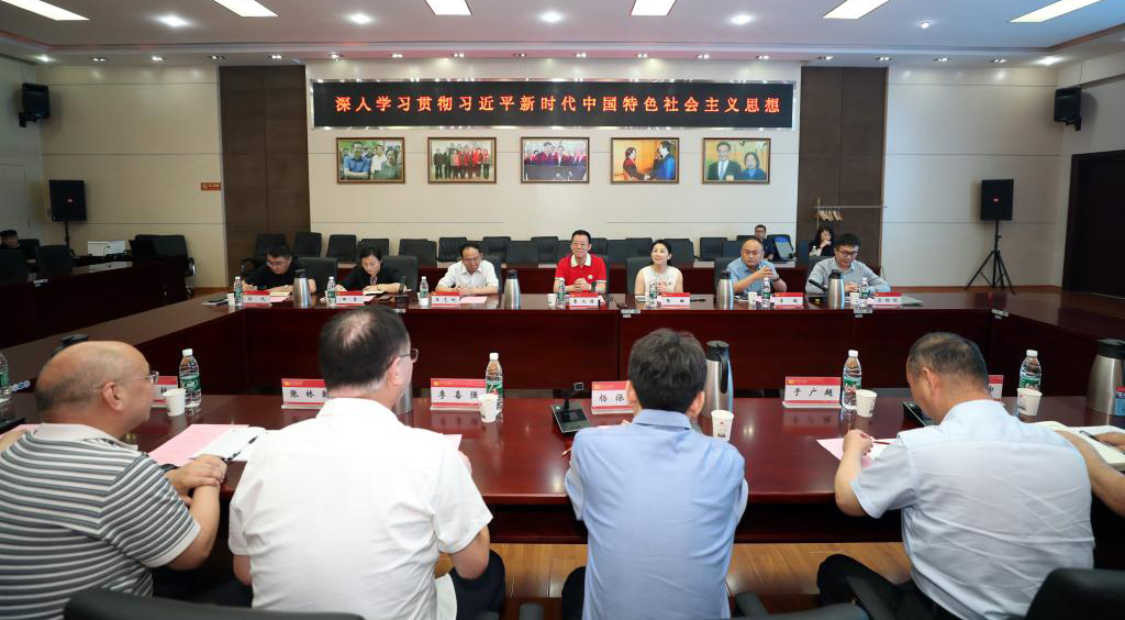 與中國(guó)民辦高校先行者同行 共赴教育高質(zhì)量發(fā)展新未來(lái)——集團(tuán)董事局主席、總裁袁漢源先生率團(tuán)赴黃河科技學(xué)院考察交流