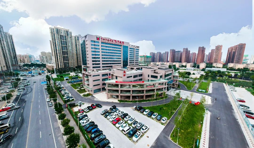 與中國(guó)民辦高校先行者同行 共赴教育高質(zhì)量發(fā)展新未來(lái)——集團(tuán)董事局主席、總裁袁漢源先生率團(tuán)赴黃河科技學(xué)院考察交流