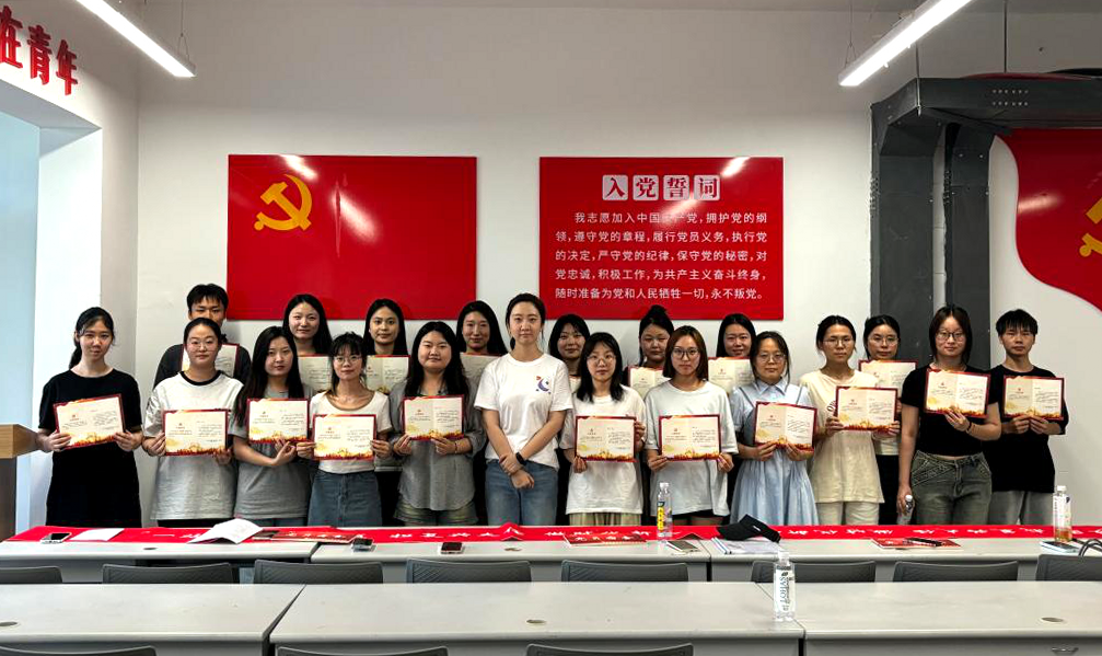 攜青春之志 赴星辰大海——西安明德理工學院舉行畢業(yè)季系列活動