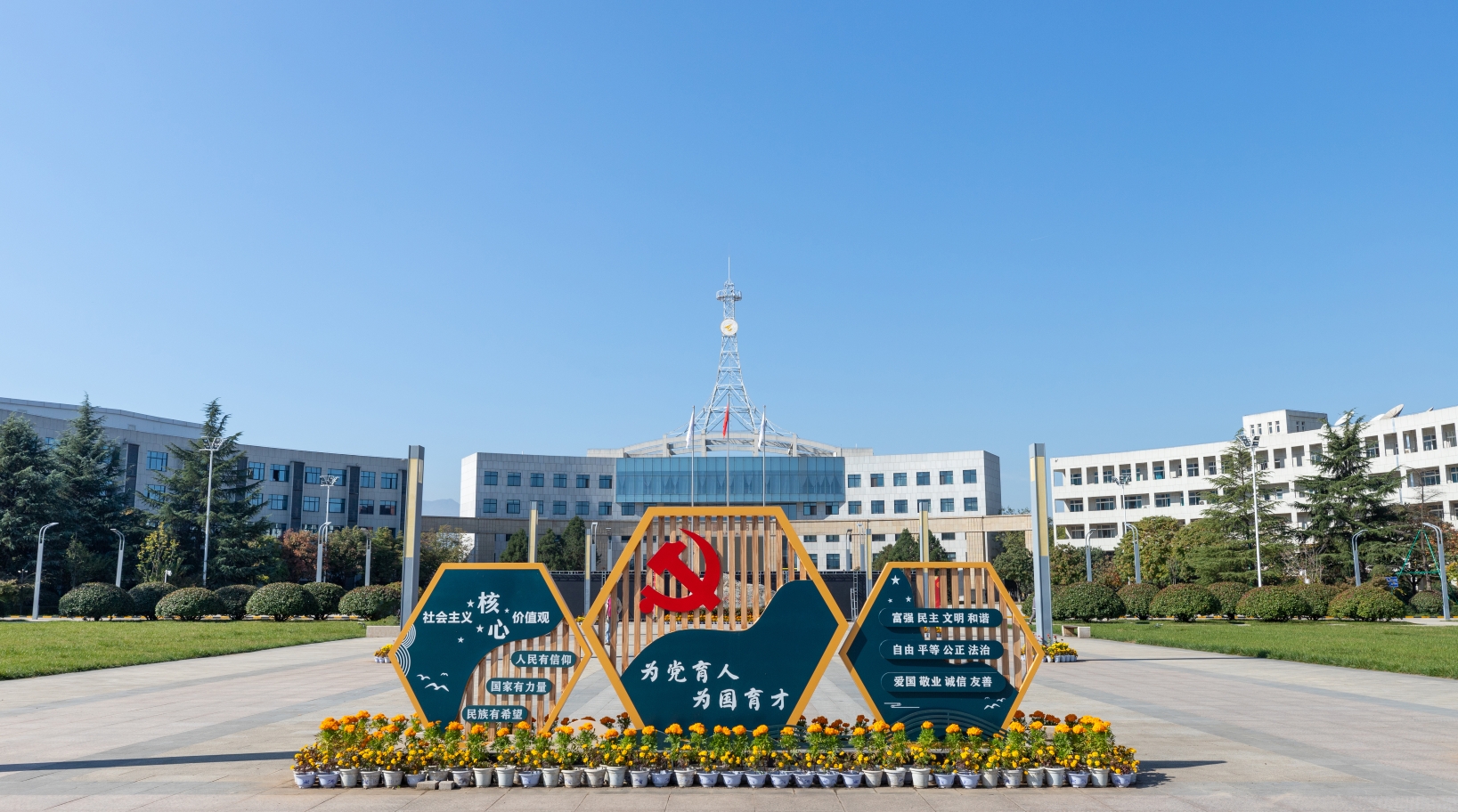 競賽逐夢育英才 專業(yè)立身鑄榮光——明德學(xué)院在國內(nèi)外競賽及專業(yè)排名中連獲佳績 競賽逐夢育英才 專業(yè)立身鑄榮光——明德學(xué)院在國內(nèi)外競賽及專業(yè)排名中連獲佳績