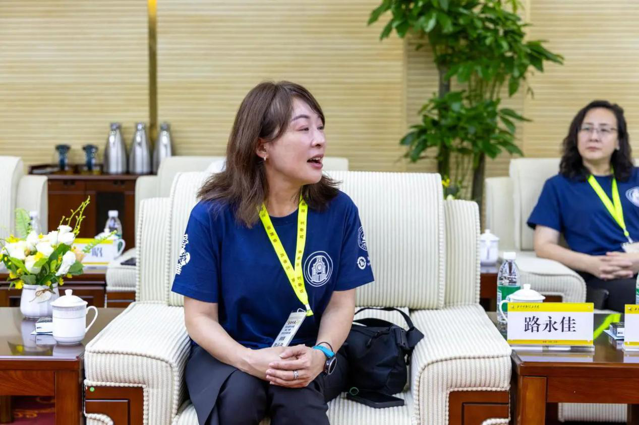 “愛我中華”青年大匯聚火車團(tuán)歷史文化探索之旅抵陜 省政協(xié)副主席楊冠軍在明德學(xué)院會(huì)見成員代表 “愛我中華”青年大匯聚火車團(tuán)歷史文化探索之旅抵陜 省政協(xié)副主席楊冠軍在明德學(xué)院會(huì)見成員代表