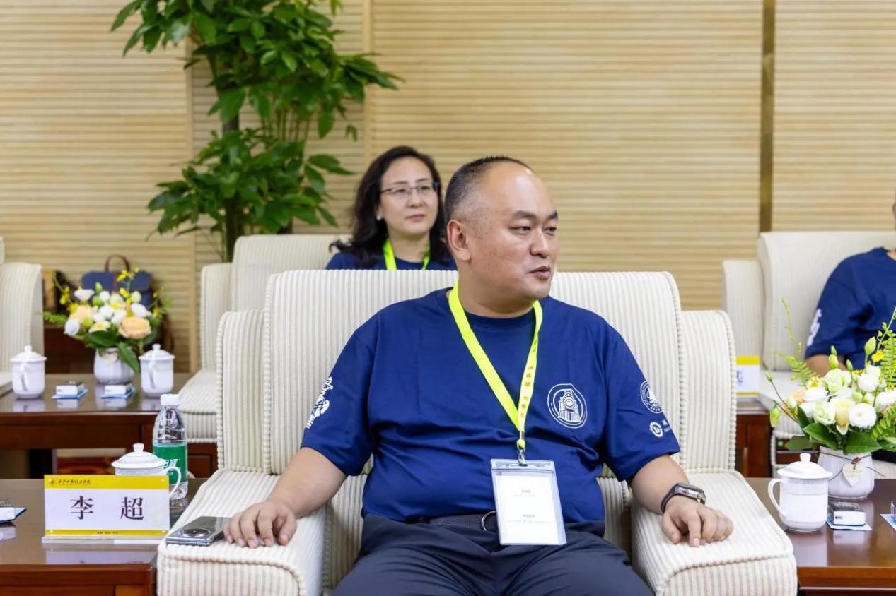 “愛我中華”青年大匯聚火車團(tuán)歷史文化探索之旅抵陜 省政協(xié)副主席楊冠軍在明德學(xué)院會(huì)見成員代表 “愛我中華”青年大匯聚火車團(tuán)歷史文化探索之旅抵陜 省政協(xié)副主席楊冠軍在明德學(xué)院會(huì)見成員代表