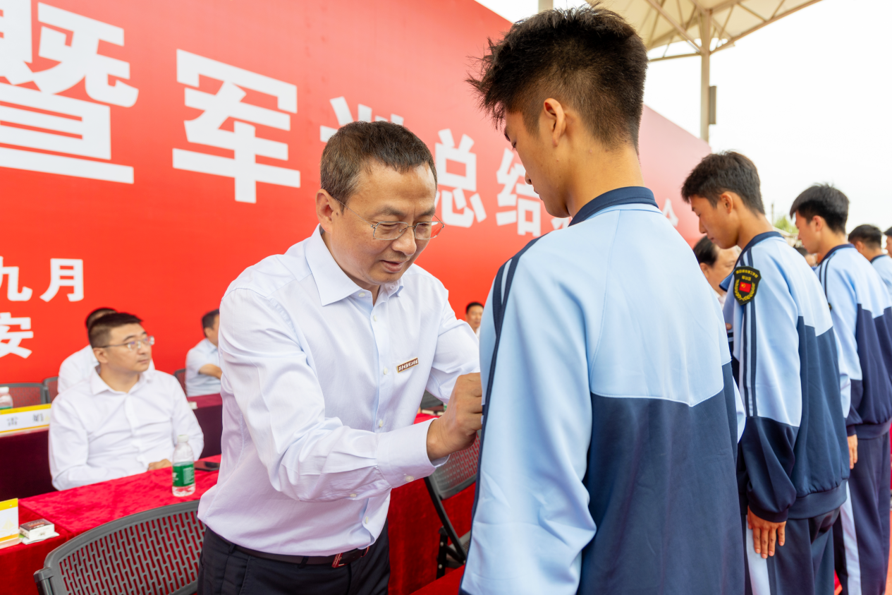 展颯爽英姿 赴璀璨新程 西安明德理工學(xué)院2024級(jí)新生開(kāi)學(xué)典禮暨軍訓(xùn)總結(jié)表彰大會(huì)圓滿(mǎn)舉行