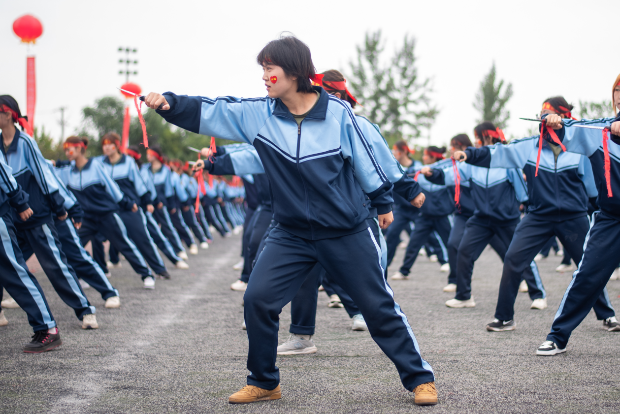 展颯爽英姿 赴璀璨新程 西安明德理工學(xué)院2024級(jí)新生開(kāi)學(xué)典禮暨軍訓(xùn)總結(jié)表彰大會(huì)圓滿(mǎn)舉行