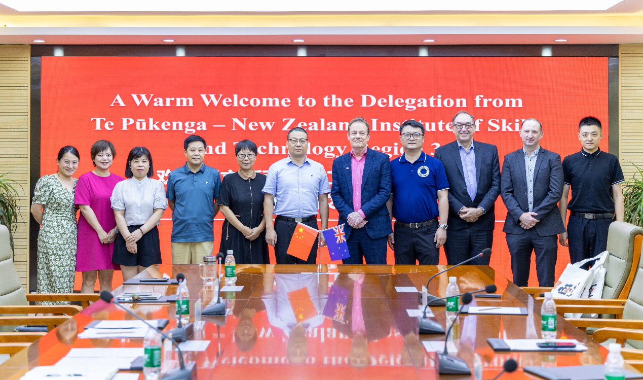 校內交流話國際合作 校外研修強教師隊伍 明德學院扎實推進教育事業(yè)高質量發(fā)展