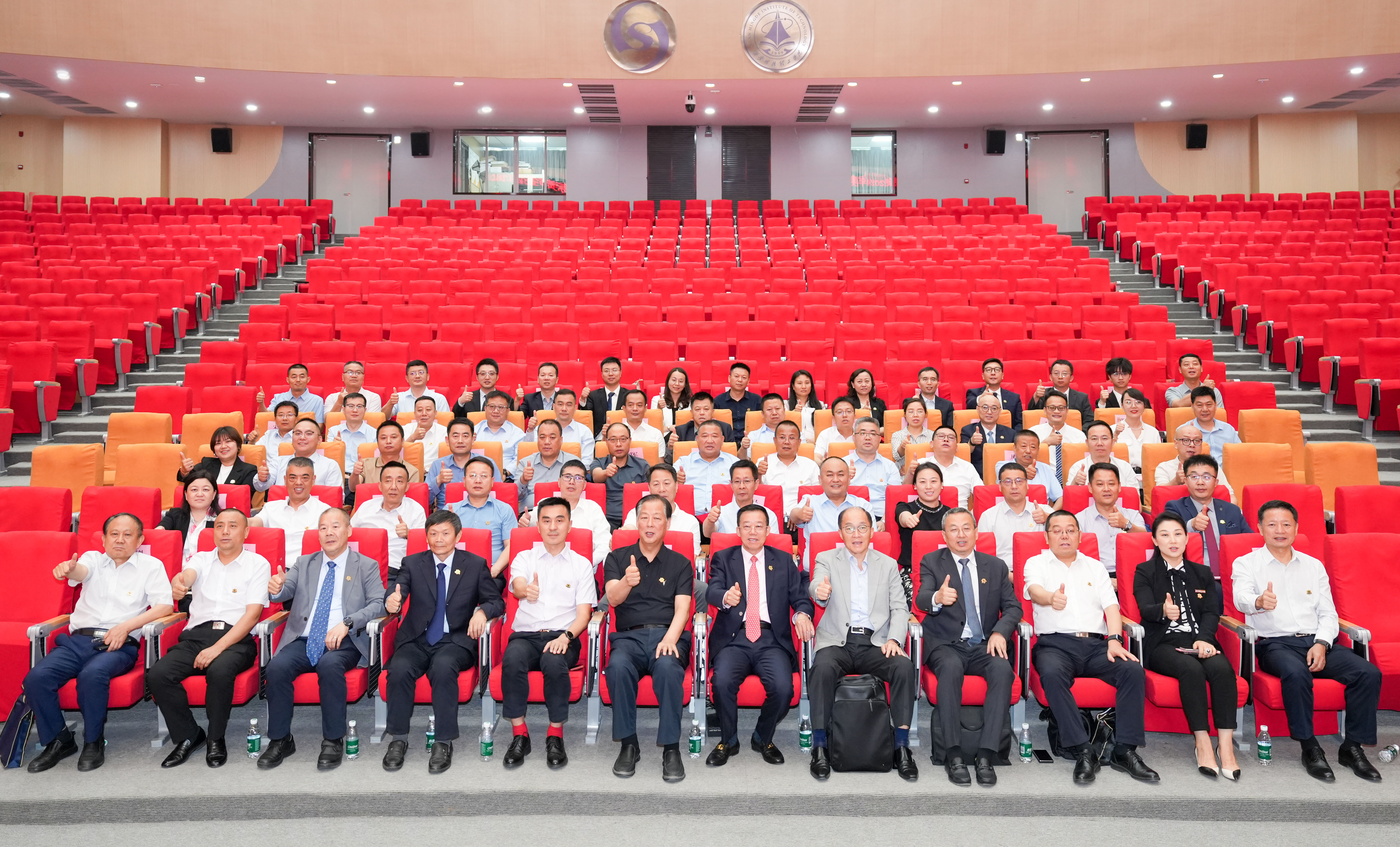 聚焦戰(zhàn)略 壓實責任 奮力開創(chuàng)高質量發(fā)展新局面 金葉科教集團2025年經營管理專題會、兩優(yōu)兩先表彰大會暨目標責任書簽訂儀式圓滿舉行