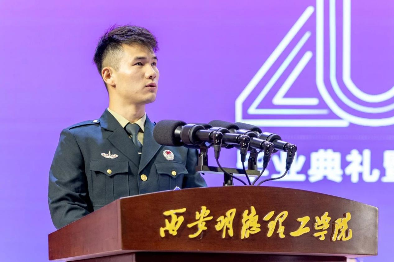 驪歌未散別情重 青春作伴赴星河——西安明德理工學(xué)院舉辦2025屆畢業(yè)典禮與歡送文藝晚會(huì) 驪歌未散別情重 青春作伴赴星河——西安明德理工學(xué)院舉辦2025屆畢業(yè)典禮與歡送文藝晚會(huì)